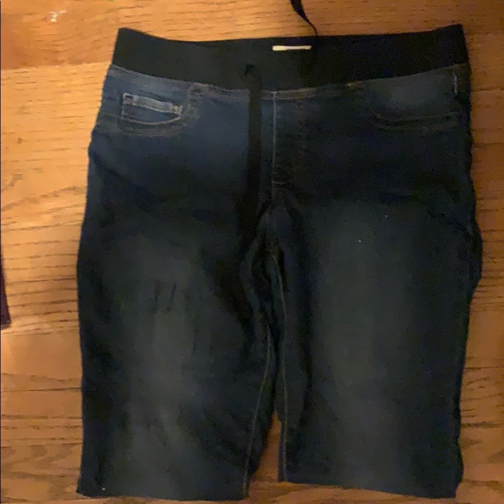 Jeans that stop below the knee
